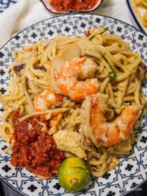  Hokkien Mee: Discover the Aromatic Symphony of Seafood and Stir-Fried Noodles That Will Transport You to Penang!