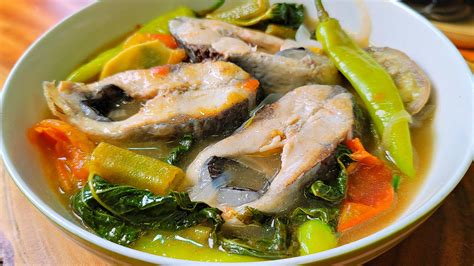  Sinigang na Isda!  A Symphony of Tangy Broth and Succulent Fish Fillet that Will Make Your Taste Buds Sing