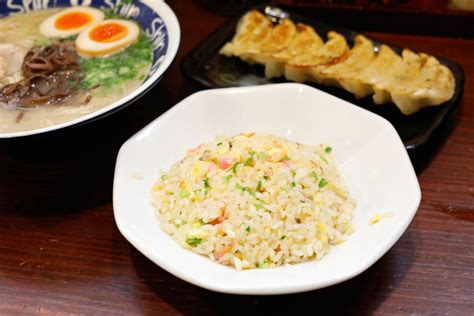  Hakata Ramen: A Bowlful of Umami-Rich Broth and Perfectly Springy Noodles!