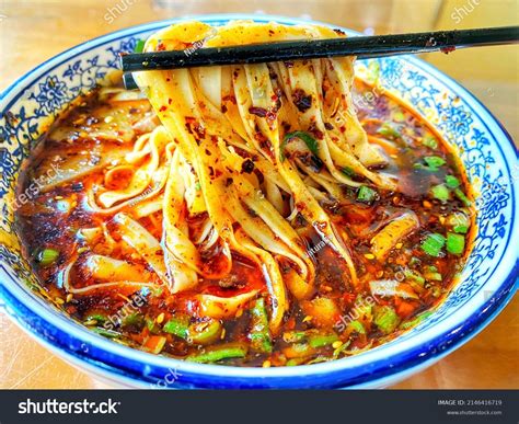  Hand-Pulled Noodles Tossed in Spicy and Savory Goodness: Have You Ever Tasted This Jiayuguan Delicacy?