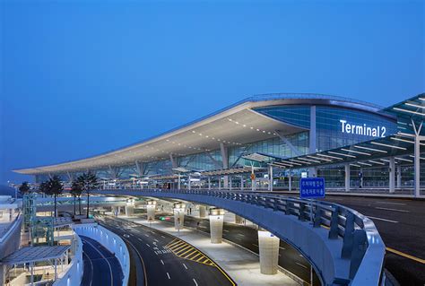 인천공항 1터미널 출국장 지도: 공항에서 길을 잃는 것은 새로운 발견의 시작일까?