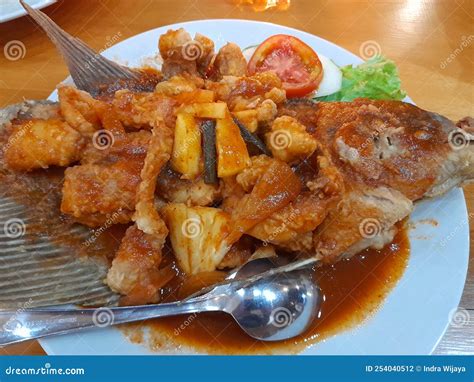  Liaocheng Sweet and Sour Carp: Can You Handle the Tangy Explosion and Crispy Crunch?