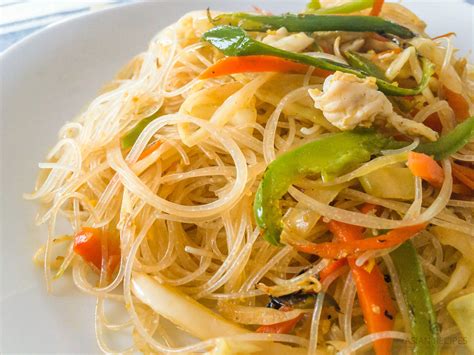  Olive Rice Noodles: A Delectable Harmony of Tangy Sourness and Sizzling Wok Hei!