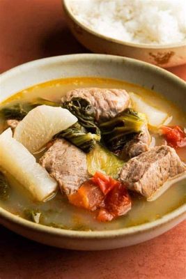  Sinigang na Lechon! A Tangy and Comforting Filipino Soup Featuring Succulent Roasted Pork Belly